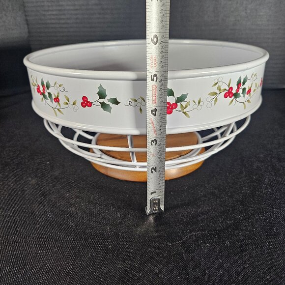 Pfaltzgraff Winterberry White Metal Wire & Wood Bread Basket With Holly & Berry - Picture 8 of 8